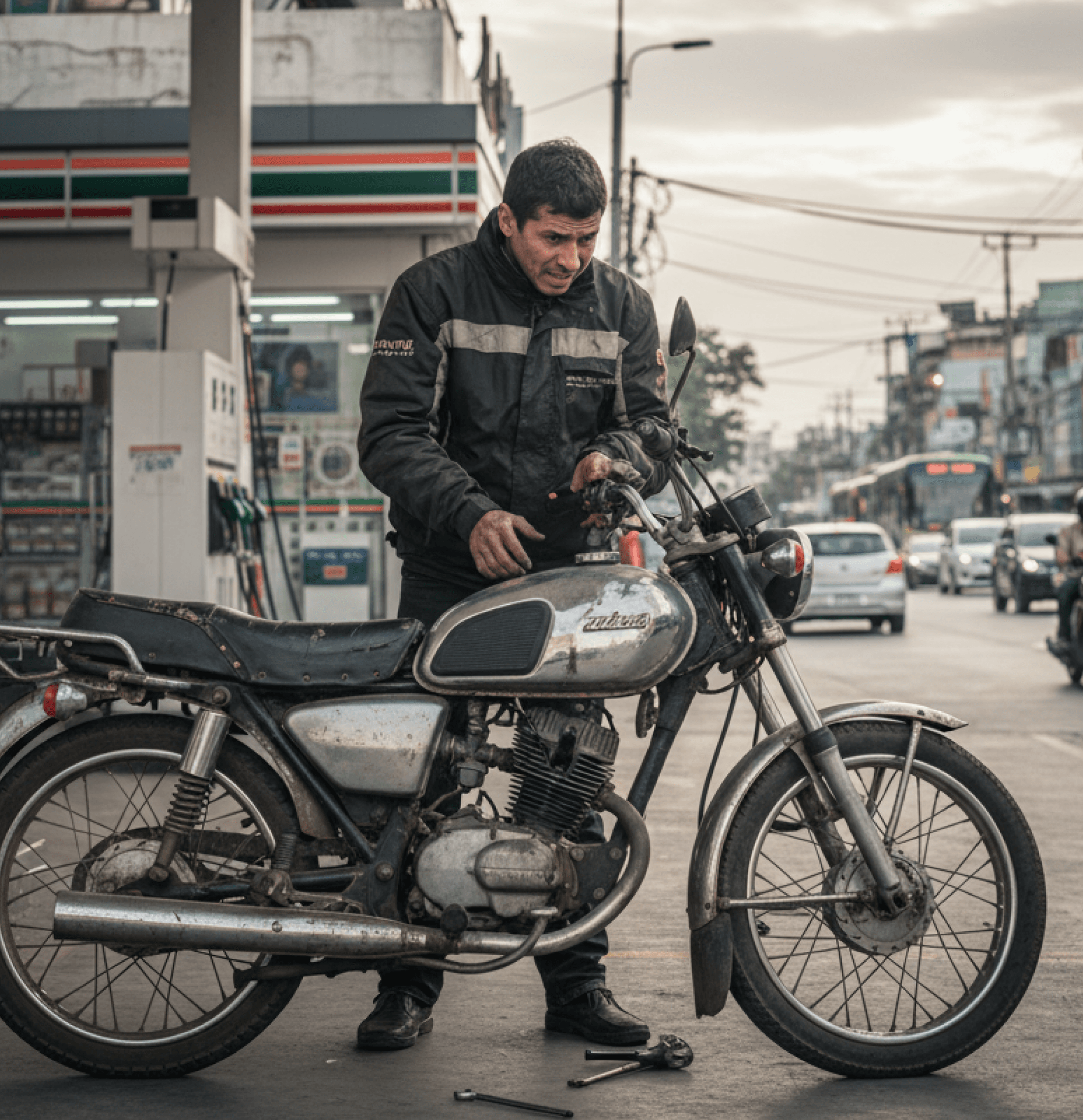 $240/mes – Combustible + Mantenimiento (Moto de Gasolina)